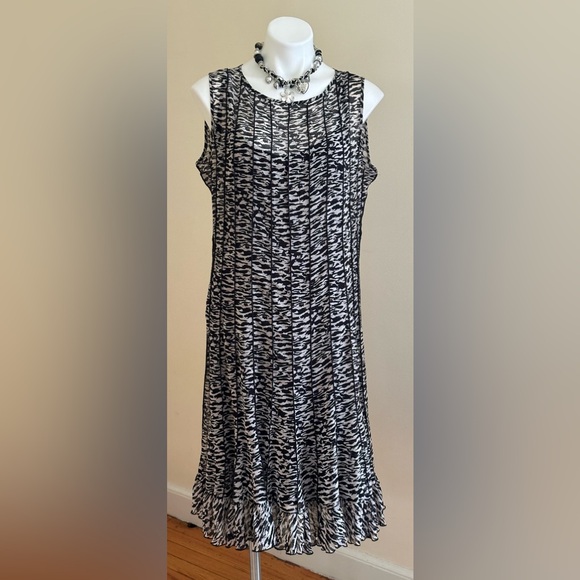 Jones New York Black & White Sheer Animal Print Pleated. With Slip Dress Sz 16W - Picture 2 of 15